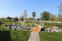 Парковая зона с водоёмом